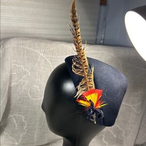 Vintage Neumann Fairfield felts hat with feather made